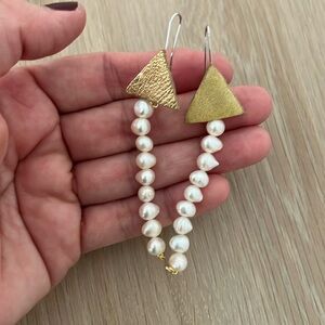 Fashion pearls earrings
